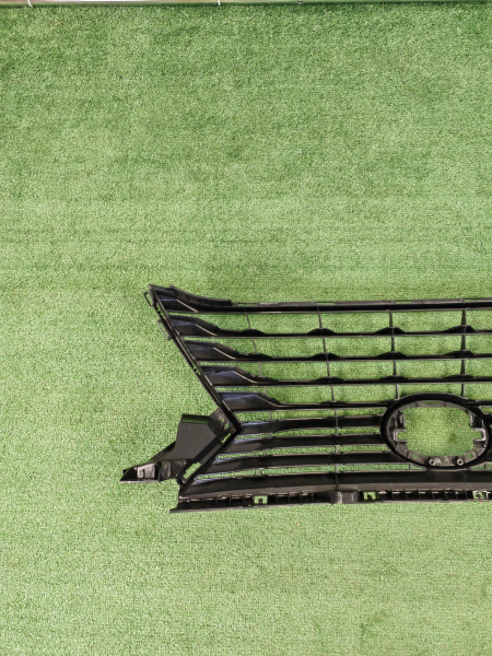 Верхняя часть решетки радиатора Lexus RX