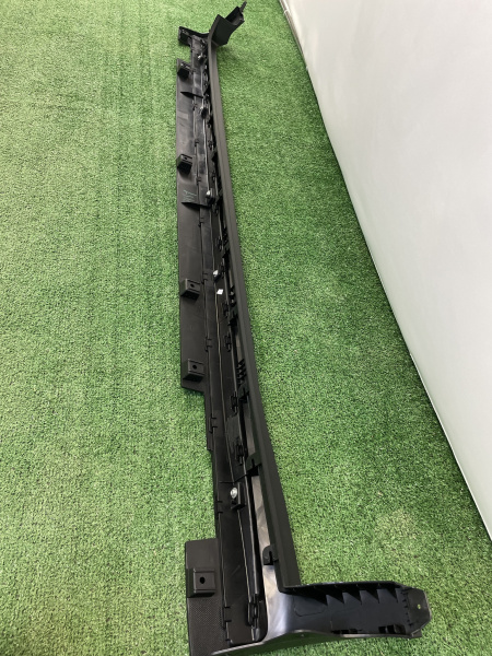 Накладка порога правого в сборе Geely Coolray 6073055800