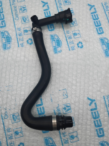 Патрубок Geely Monjaro 2074121000