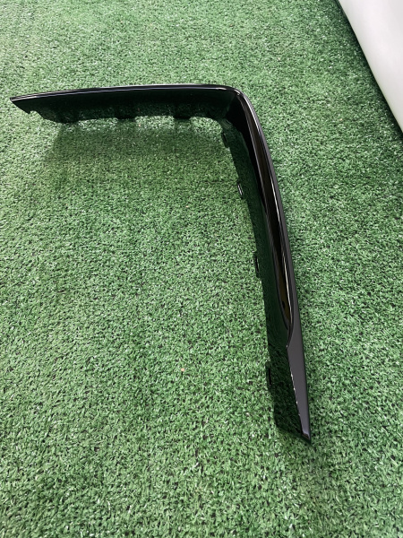 Молдинг переднего бампера правый Geely Tugella