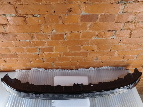 Фонарь освещения крышки багажника Zeekr 6608067600