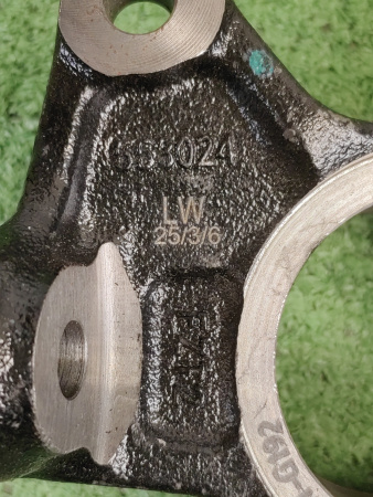 Кулак поворотный передний правый Geely Coolray 4048101900