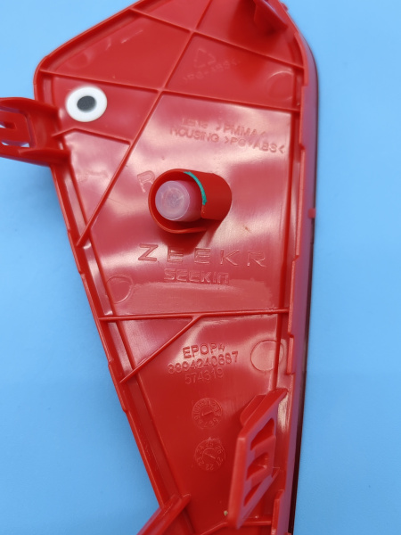 Катафот заднего бампера правый Zeekr 001 рестайлинг 8894240687