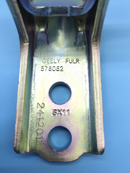 Петля двери передней левой верхняя Geely Coolray 5075036900