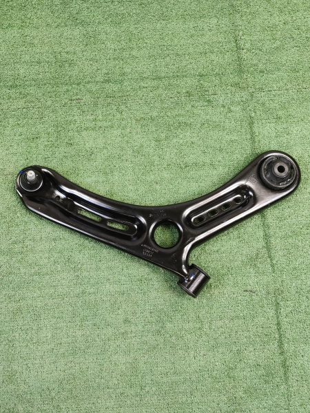 Рычаг передний нижний правый Geely Coolray 4017032800