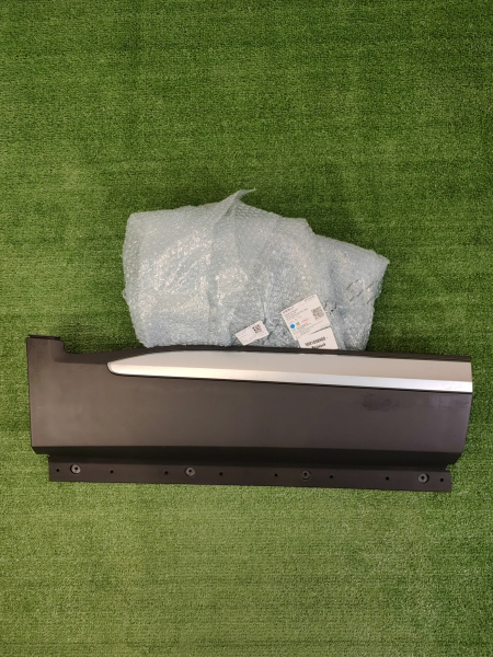 Накладка двери задней правой Geely Tugella 5081058900