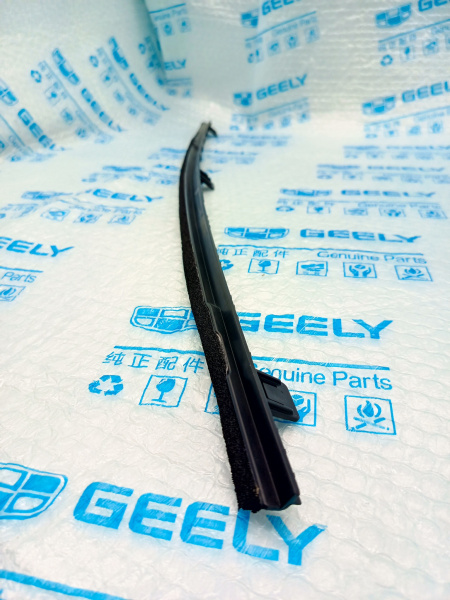 Дефлектор радиатора центральный Geely Monjaro