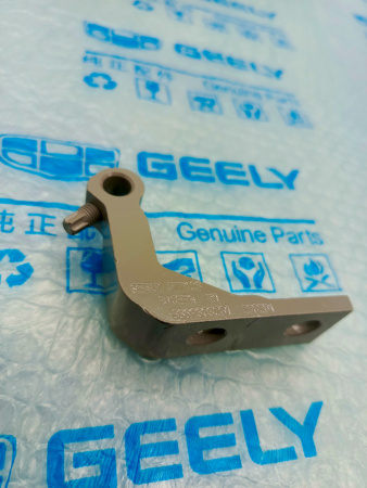 Петля задней двери нижняя П Geely Monjaro