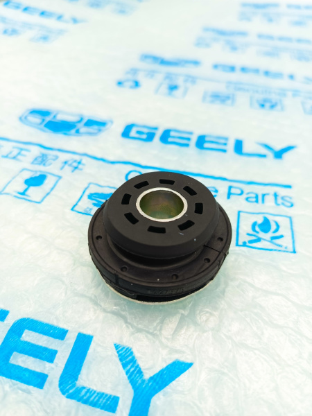 Втулка под радиатор Geely Monjaro