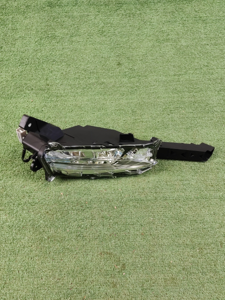 ПТФ правая Lexus NX 8121078020