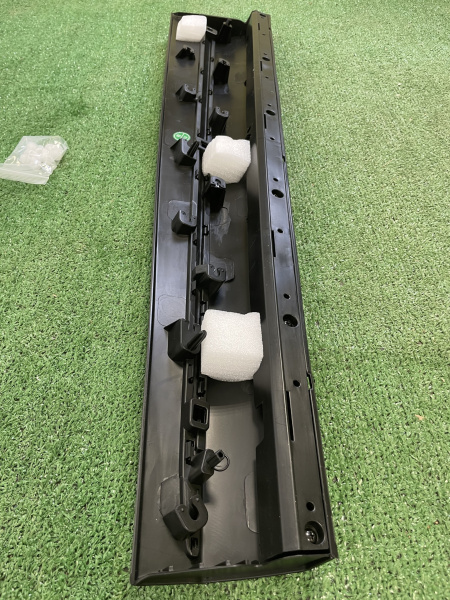 Молдинг двери передней правой черная вставка Omoda C5 609001054AA