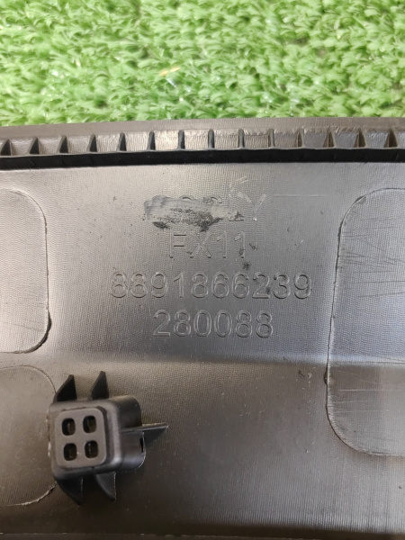 Расширтель крыла переднего правого Geely Atlas рестайлинг 6073148600