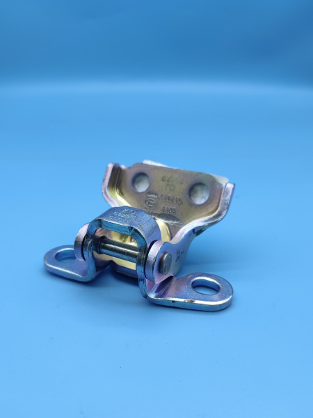 Петля двери передней правой нижняя Geely Coolray 5075036600