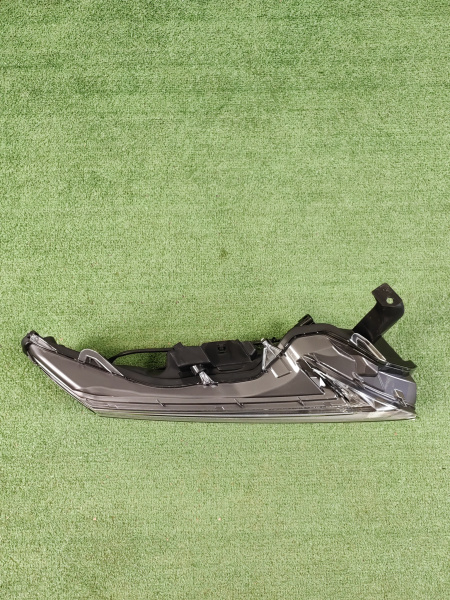 Ходовой огонь правый Lexus NX 8161078040