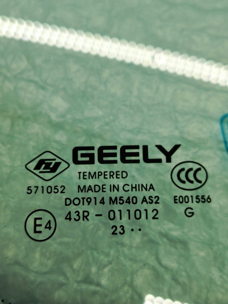 Стекло багажного отделения Л Geely Monjaro