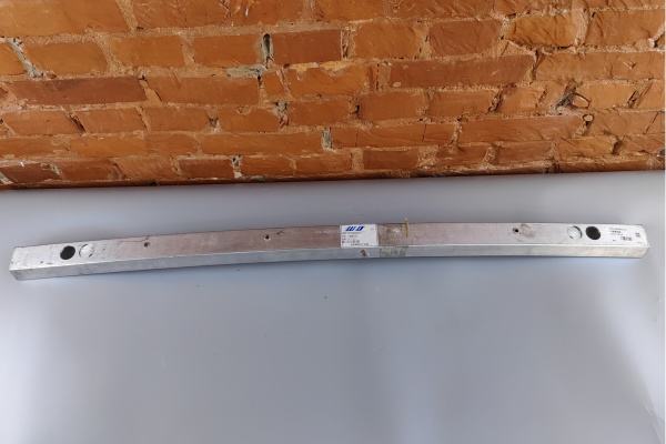 Усилитель переднего бампера Li L8 L9