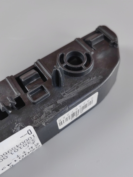 Кронштейн переднего бампера правый Zeekr 001