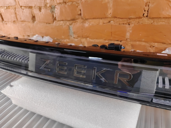 Фонарь освещения крышки багажника Zeekr 6608067600