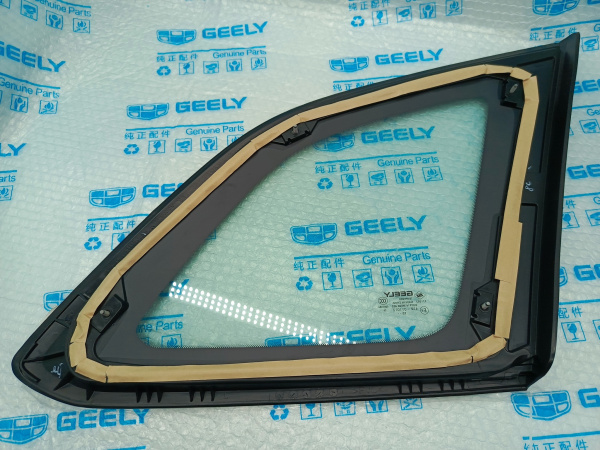 Стекло багажного отделения Л Geely Monjaro