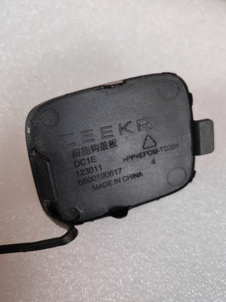 Заглушка переднего бампера Zeekr 001 арт.6600190617