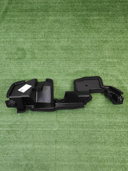 Дефлектор радиатора правый Chery Arrizo 8 302001113AA