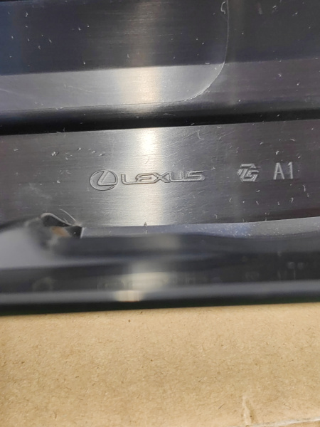 Молдинг крышки багажника Lexus ES 7680133740