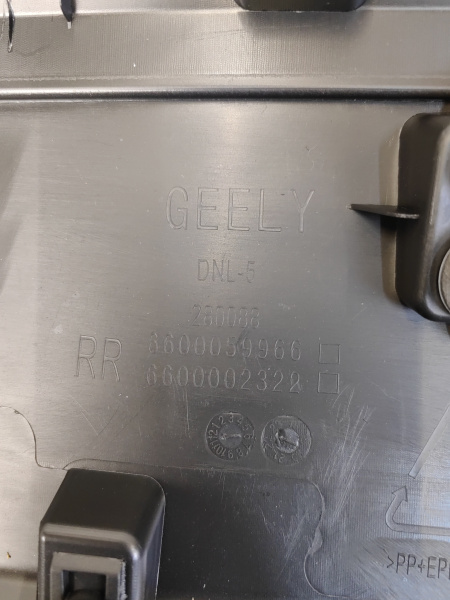 Накладка двери задней правой Geely Tugella 5081058900