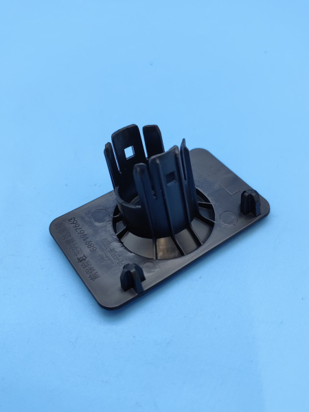 Кронштейн датчика парковки левый центральный Geely Atlas рестайлинг 6010217600