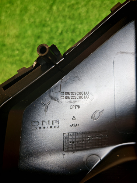 Решетка переднего бампера Voyah Free 280328011