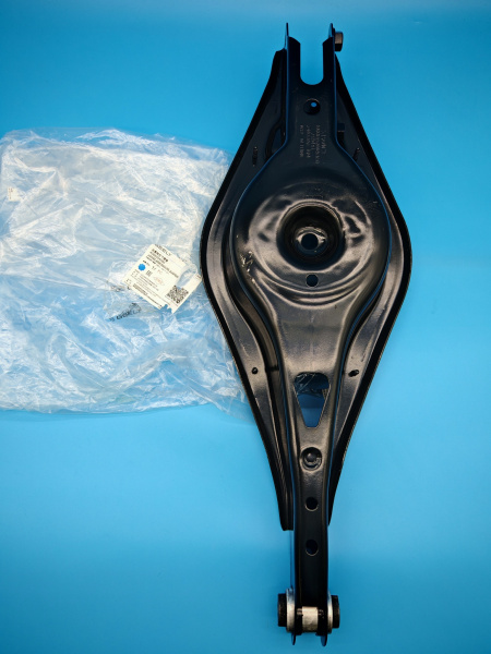 Рычаг задний большой поперечный правый Geely Monjaro 4086054000