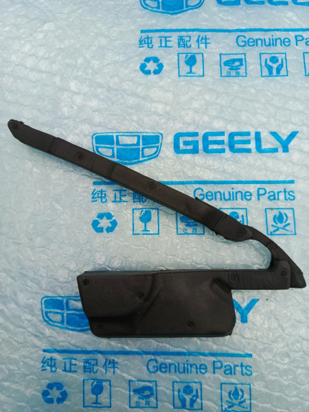 Подложка под уголок зеркала Geely Monjaro