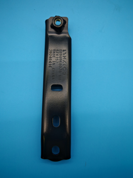 Кронштейн балки правый Geely Monjaro 4010023800