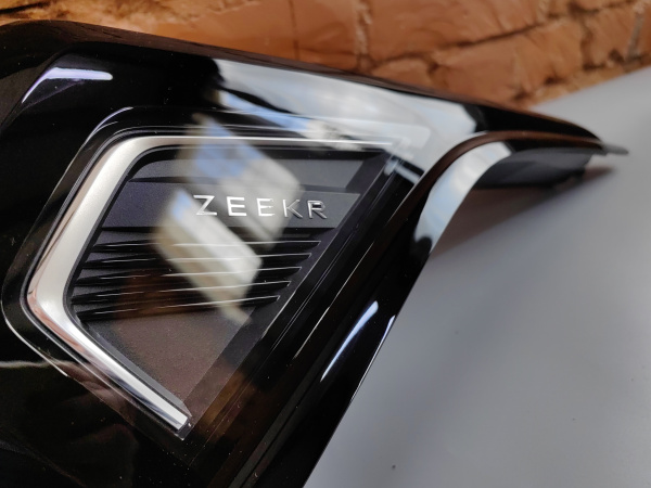 Фонарь задний правый Zeekr 001