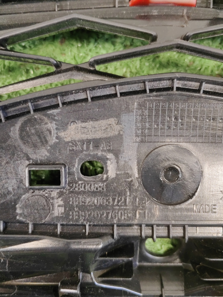 Решетка радиатора верхняя Geely Coolray рестайлинг 6013049400R17