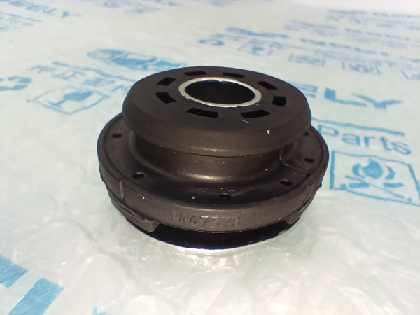 Втулка под радиатор Geely Monjaro