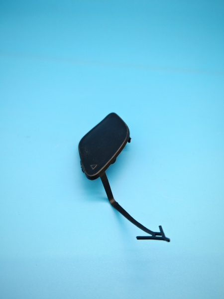 Заглушка переднего бампера Geely Coolray 6010091300
