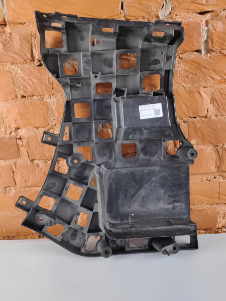 Кронштейн бамера задний лев Li L9