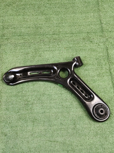 Рычаг передний нижний левый Geely Coolray 4017032700