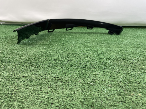 Молдинг переднего бампера правый Geely Tugella