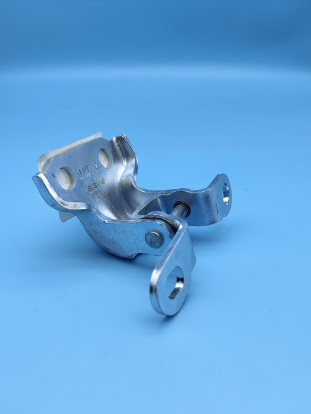 Петля двери передней левой нижняя Geely Coolray 5075036800