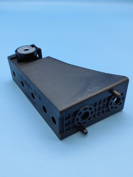 Кронштейн фары передней правой Geely Atlas рестайлинг 7051051400