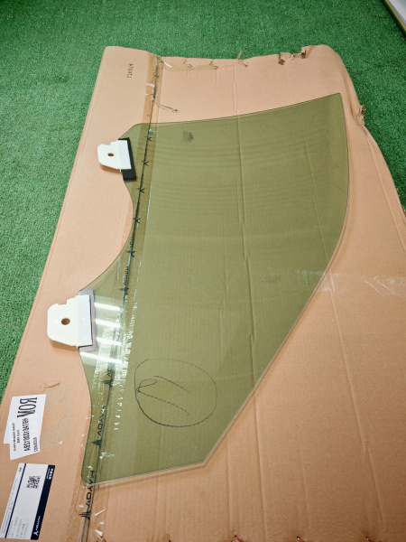 Стекло двери переднее левое Voyah Free 610303002