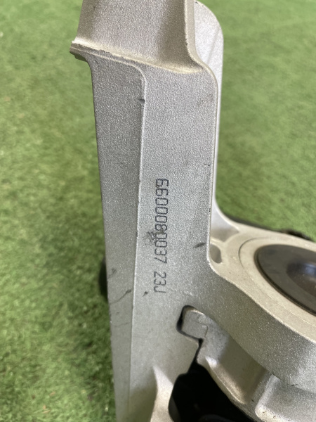 Опора двс правая Geely Coolray 1077062400