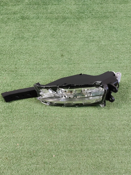 ПТФ левая Lexus NX 8122078010