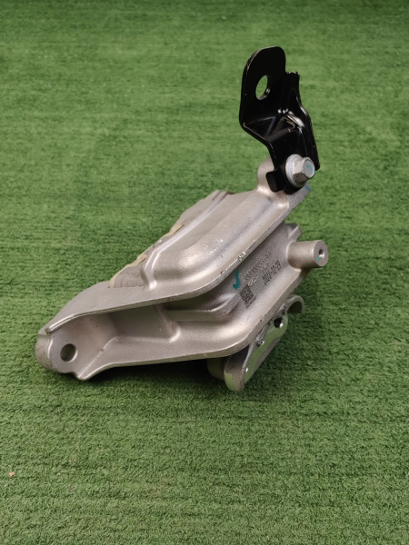 Подушка двигателя правая Chery Arrizo 8 206000388AA