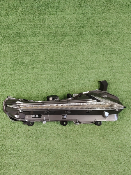 Ходовой огонь правый Lexus NX 8161078040