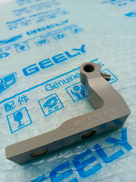 Петля двери передней Л Geely Monjaro