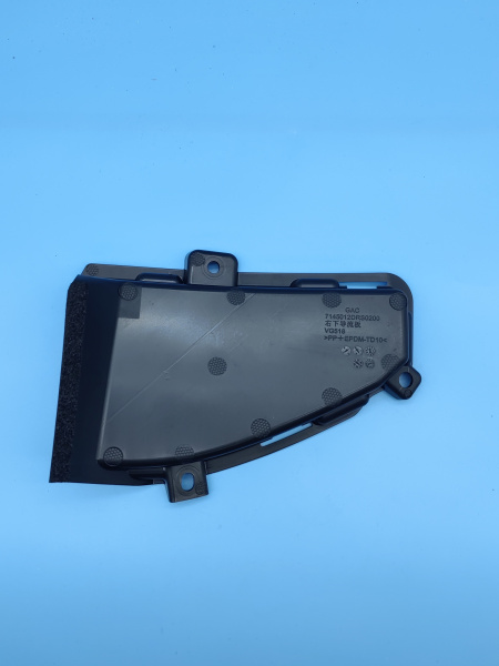 Дефлектор радиатора нижний правый Gac GS8 7145012DRS0200M10