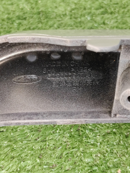 Молдинг передний правый серебристый Chery Tiggo 7 Pro 602000947AAAKR