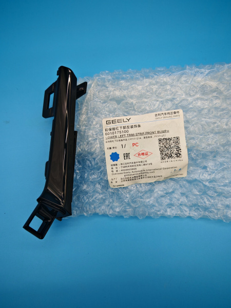 Молдинг переднего бампера лев прямой Geely Tugella 6010175100